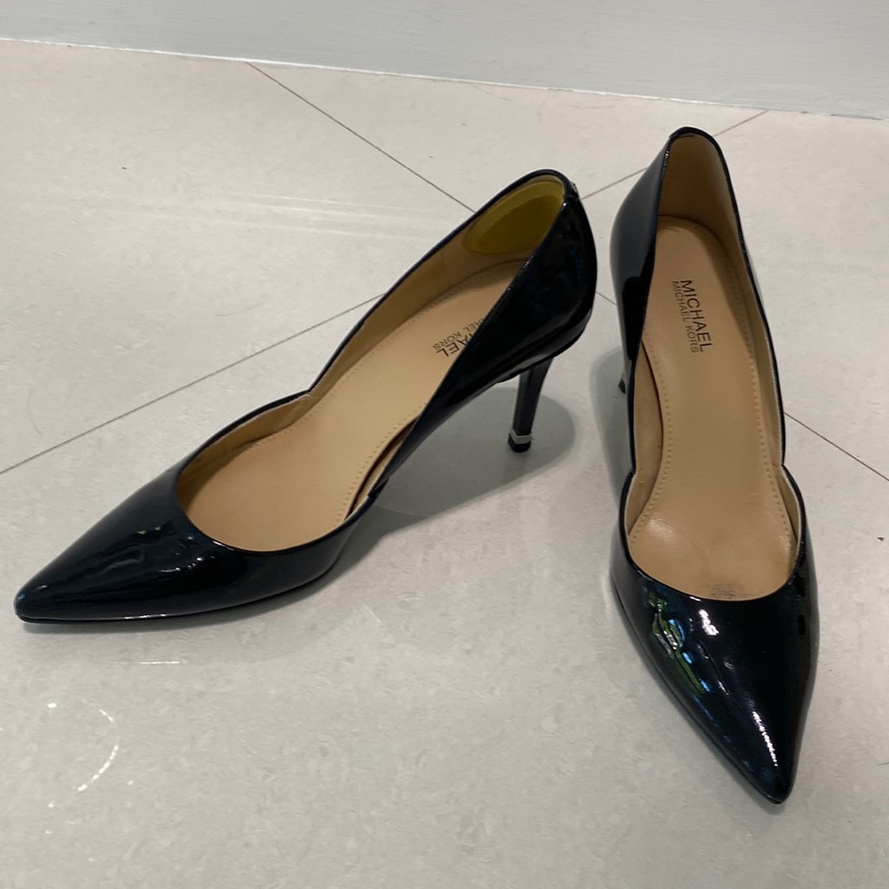 NWOT BLACK MICHAEL KORS POINTED PUMPS